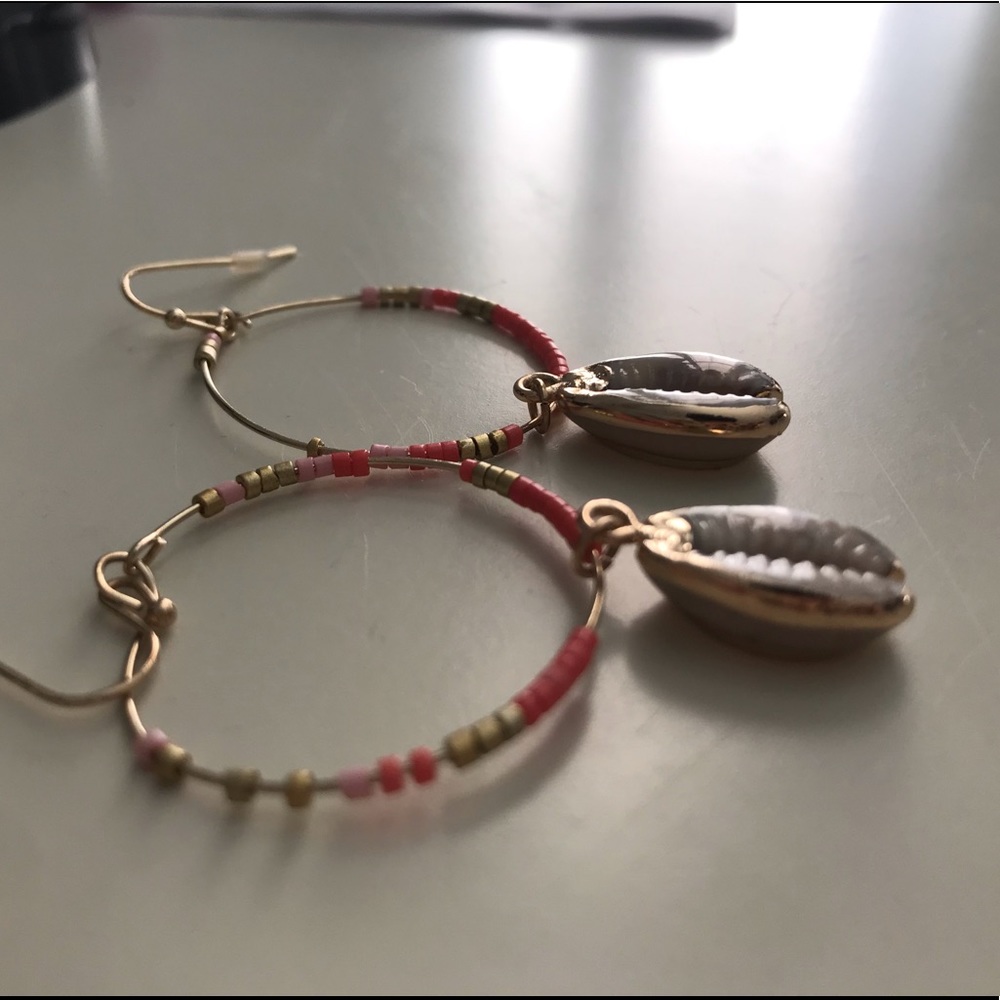 Conch shell dangle earrings